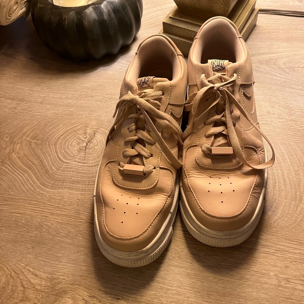 Nike tennis shoes size 10 great shape.
